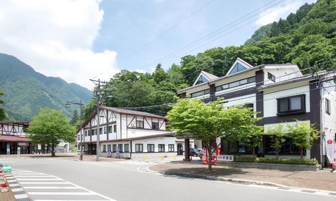 Nakaniikawa-gun House | Tateyama Kurobe Alpine Route Senjuso 立山黒部アルペンルート千寿荘
