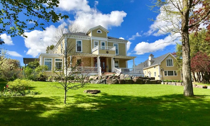 Wolfville Hotel | Tattingstone Inn
