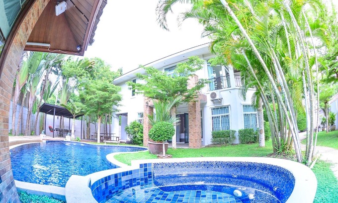 Na Chom Thian Villa | Tawanron villa at the beach