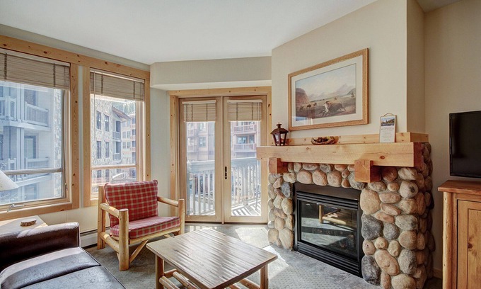 Copper Mountain Village Condo | Taylors Crossing in Copper Center Village, Walk to American E, Hot Tub - TX312