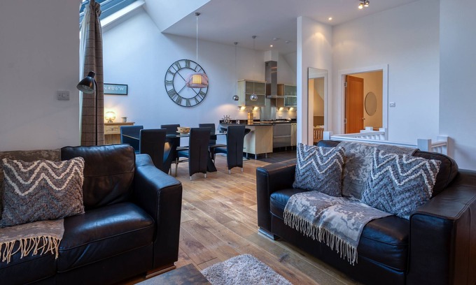 Kenmore Cottage | Tayside (no hot tub) - sleeps 6 guests in 3 bedrooms