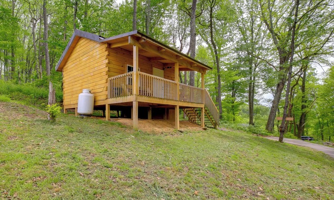 Southern Apartment | Tazewell Cabin Escape w/ Charcoal Grill & Fire Pit