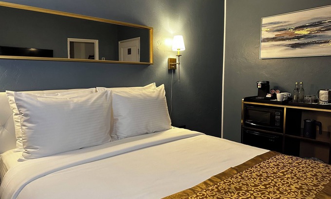 Overtown House | TB Hotel Downtown Miami - Deluxe Queen Room