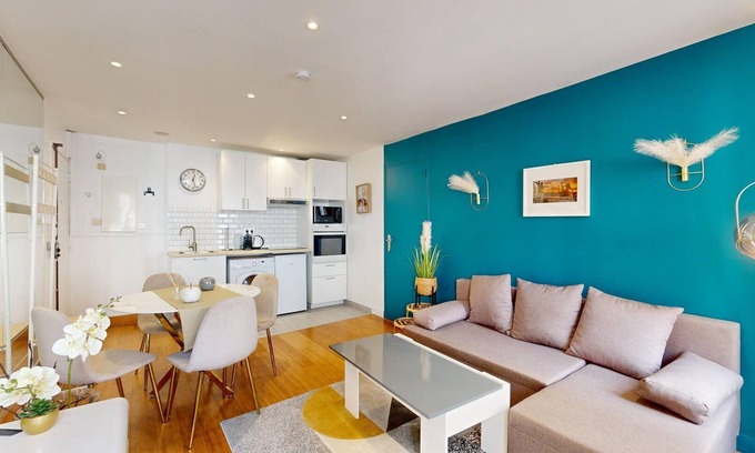 Quartier de la Folie-Mericourt Apartment | TBS 551 - Bright and elegant apartment