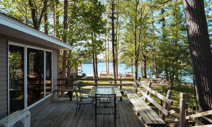 Mayfield Condo | TC Lake Stay-Pontoon & SUP Rentals-King Room!