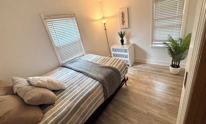Macalester - Groveland House | tComfortable 2-Bedroom House in Mac-Groveland Near Dining & Colleges
