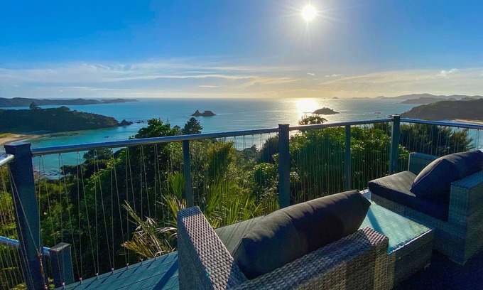 Te Ngaire House | Te Koha luxury hillside beach estate set on 1.6 acres: House and Villa