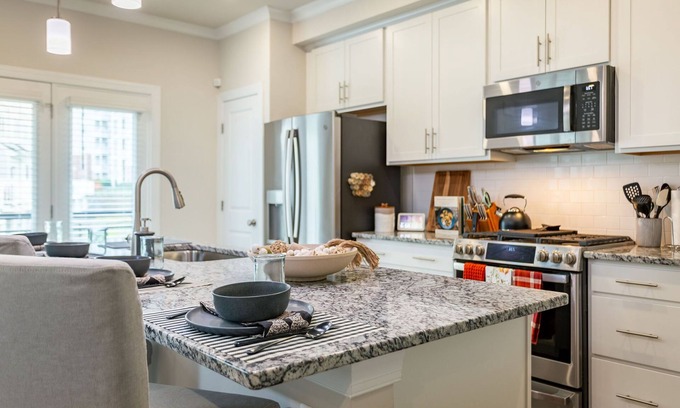 Woodbridge Condo | Tech Savvy Extended Stay Haven- Family and Pet Friendly 20 minutes from D.C.