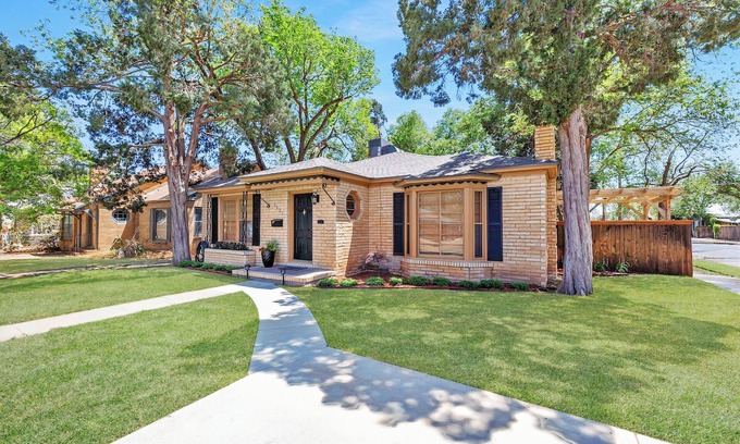 Tech Terrace House | Tech Terrace Vintage Gem, 5 Blocks from TTU Campus