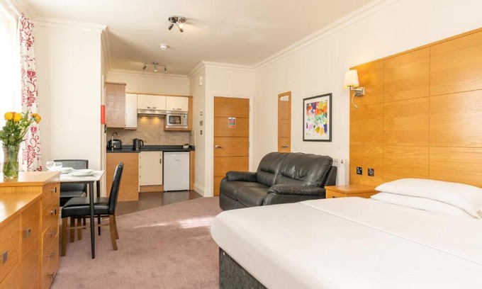 Richmond-upon-Thames Apartment | Teddington Lodge
