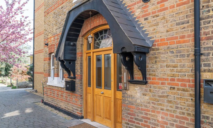 Richmond-upon-Thames Apartment | Teddington Lodge