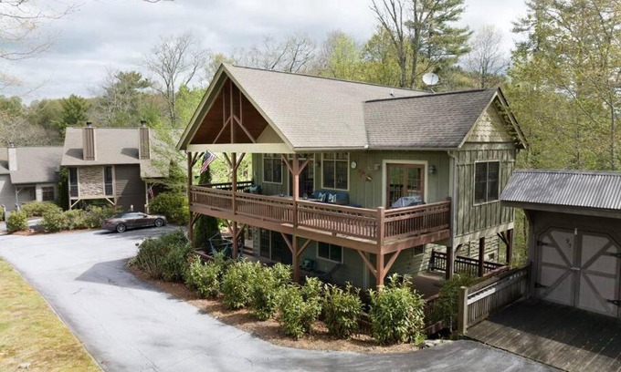 Cullowhee House | Tee Time