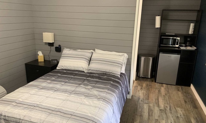 Roscommon Apartment | TeePee Room 4 - Newly Renovated