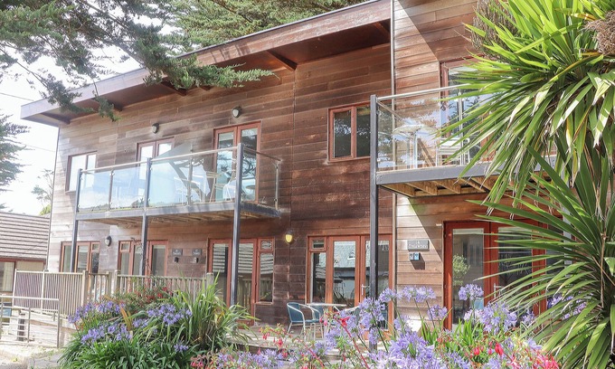 Porthtowan House | TEHIDY, pet friendly, country holiday cottage in Porthtowan