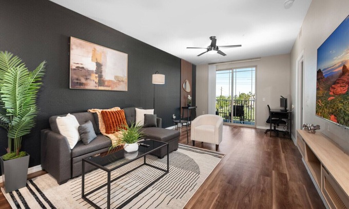 Tempe Apartment | Tempe Apartment for 8 Walk to ASU and Mill Ave