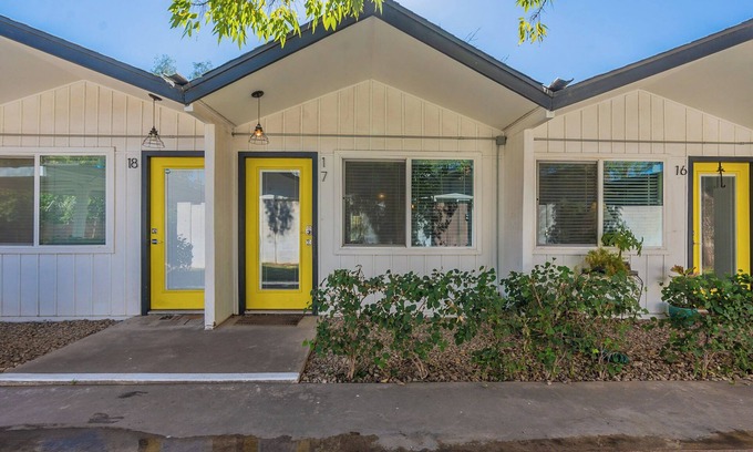 Tempe Apartment | Tempe Cottage - ASU - Pets OK - 2 Free Bikes!