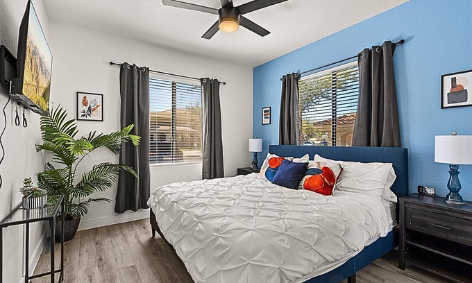 Tempe Condo | Tempe Getaway 》King Beds &Pool, Relax, Shop & Dine