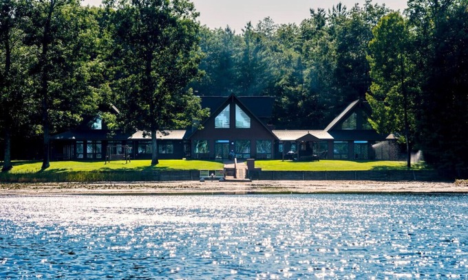 Bitely Cabin | Ten Bdr Lodge with Private Lake & More!