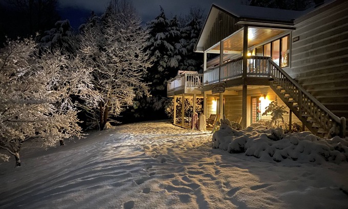 Townsend Cabin | Tennessee's Finest Smoky Mountain Vacation Rental Getaway!