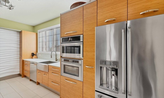 Whitney Beach Condo | Tennis resort Townhome on longboat key by the Sea. Family and pet friendly