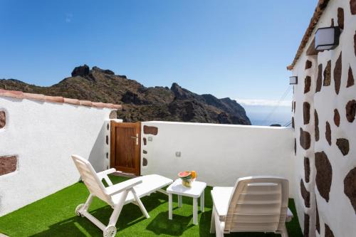 Los Carrizales Ski Chalet | TenoHomes The Sunset Escape in Carrizales, Masca