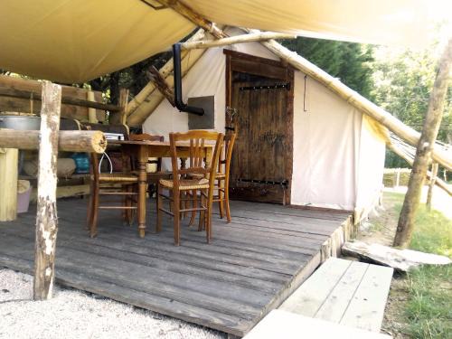 Saint-Vincent-en-Bresse Other | Tente Trappeur Ada, Au jardin de la Vouivre