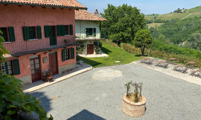 Cassinasco Bed & Breakfast | Tenuta Miranda