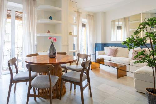 Santa Catalina Apartment | Terceros City Center Deluxe by Valcambre