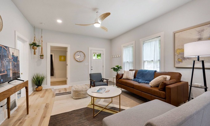 Sturgeon Bay House | Teresa's Cottage - Walkable to downtown Sturgeon Bay