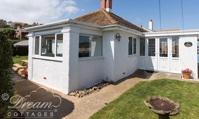West Bay Cottage | TERN COTTAGE, family friendly, country holiday cottage in West Bay