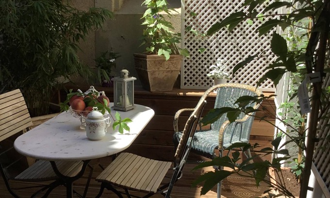 Bastide Saint-Louis Apartment | Terrace and calm in the heart of the historic center of La Bastide