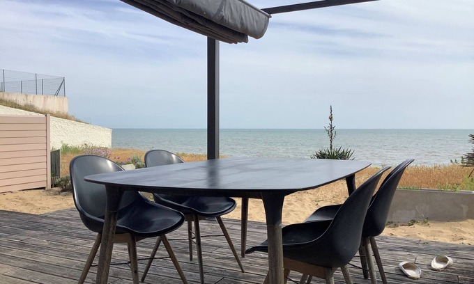 La Tranche-sur-Mer Apartment | TERRACE APARTMENT DIRECT ACCESS TO THE BEACH