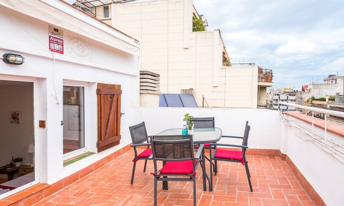Sants-Montjuic Apartment | Terrace Haven by Plaza España