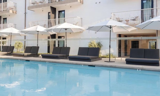 Inglewood House | Terrace Retreat with Modern Room Features - Minutes Away from LAX