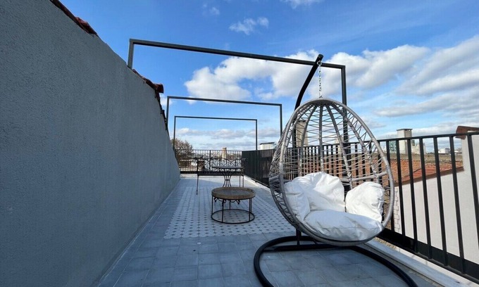 Fatih House | Terrace Suite with Sea View near Tram in Fatih