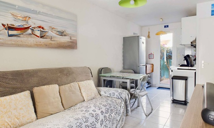 Marseillan Plage Apartment | Terraced house for 5, air-conditioned rooms, parking, pets, wifi included