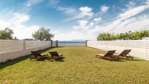 Molos House | Terracotta beach house