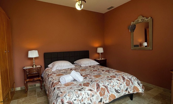 Tour-de-Faure Bed & Breakfast | Terracotta room