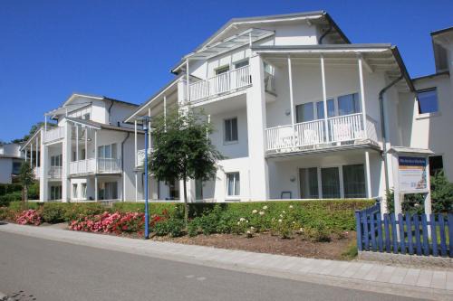 Gohren Apartment | Terrasse, gratis Nutzung vom AHOI Erlebnisbad und Sauna inSellin - Villa Karola FeWo 06