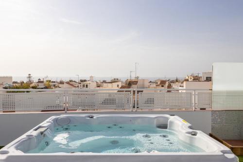 Nerja City Centre Apartment | Terraza Mar y Montaña