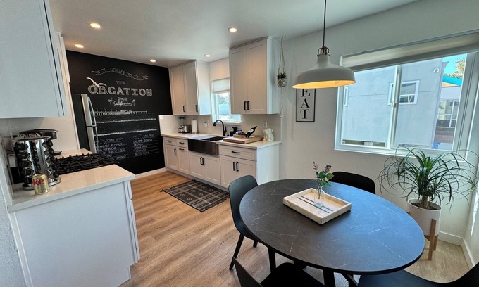 Ocean Beach Apartment | Terrific 2-bedroom apartment 2 blocks from the Beach AC