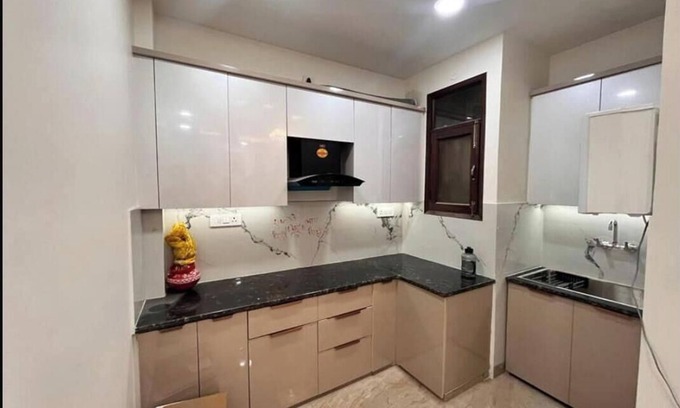 Patparganj Apartment | Terrific 2-bedroom apartment with WiFi in vibrant Delhi