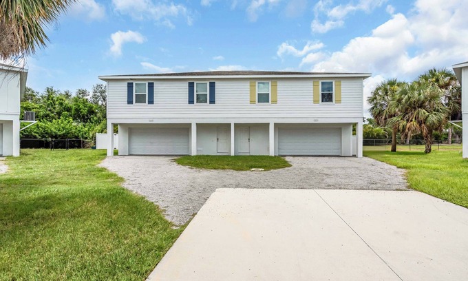 Whitney Beach House | Terrific 6-bedroom house with AC in Bradenton