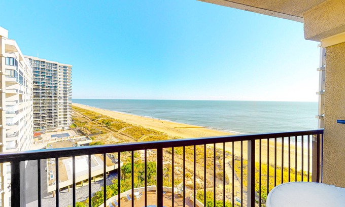 North Ocean City Condo | Terrific oceanfront condo with balcony, outdoor pool, & washer/dryer