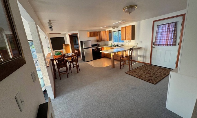 Ninilchik Apartment | Terrific studio apartment in Ninilchik with stunning views.