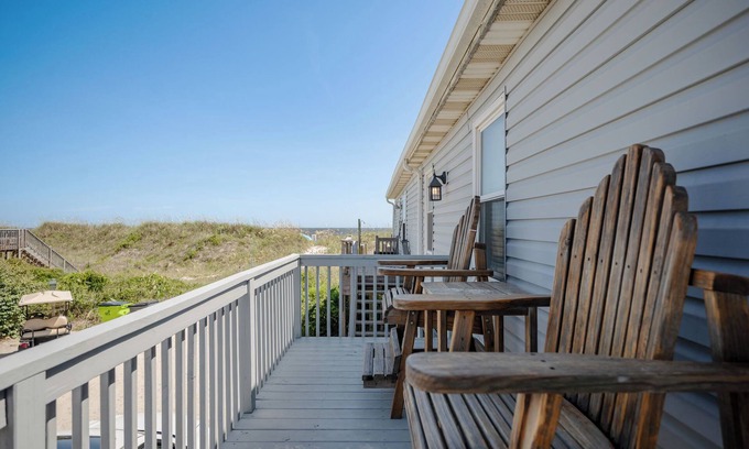Yaupon Beach Condo | Terry-lar: Oceanfront multiplex with convenient beach access in East Beach