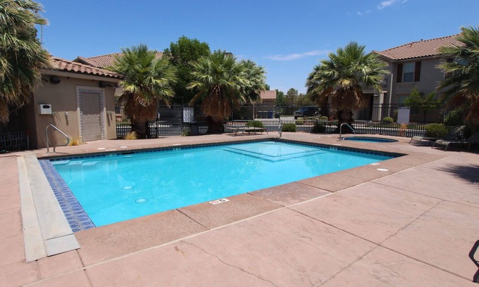 Hidden Valley House | Tessoro | Temporary Housing 3 Br 3.5 Ba with Pool Access 2 Car Garage