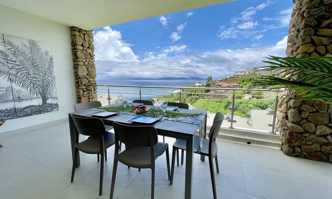 Punaauia Condo | Tetavake Sunset, stunning 2 bedroom condo with Moorea view, pool and WiFi