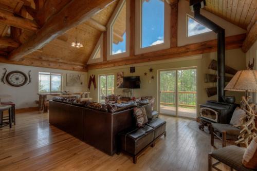 Deadwood House | Tetro Rock Retreat