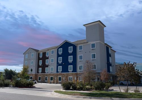 McNeil Hotel | Texas Bungalows Hotel and Hotel Que at i35 Austin Pflugerville